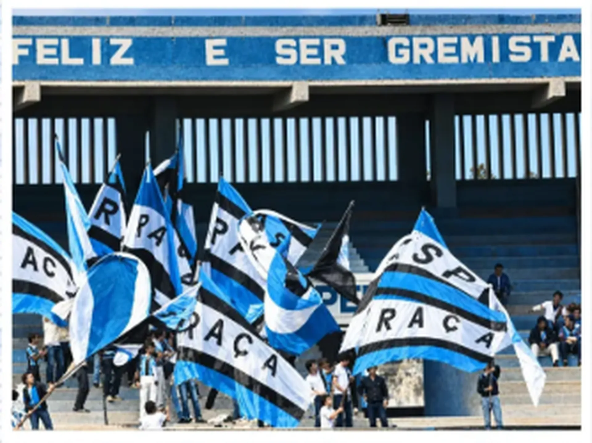 Bandeiras da Super Raça Gremista